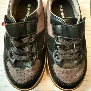 Old Navy Kids Black and Brown Sneakers